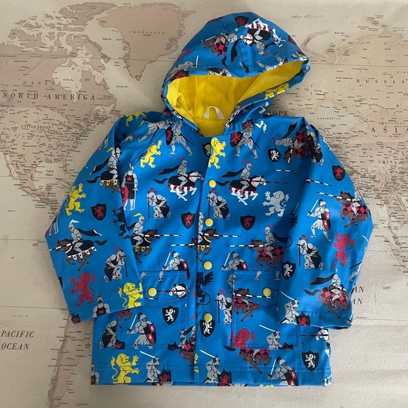 Hatley Colorful Kids' Lined Waterproof Raincoat with Knight Print Size 5 - Picture 1 of 7